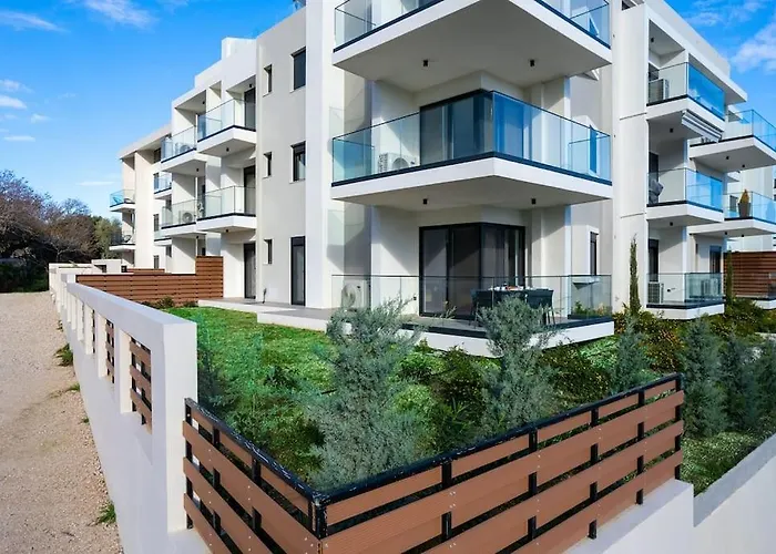 Maison Du Jardin 2-bedroom Private Outdoor Jacuzzi Rhodes City