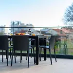 Maison Du Jardin 2-bedroom Private Outdoor Jacuzzi Διαμέρισμα