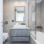 Διαμέρισμα Maison Du Jardin 2-bedroom Private Outdoor Jacuzzi *