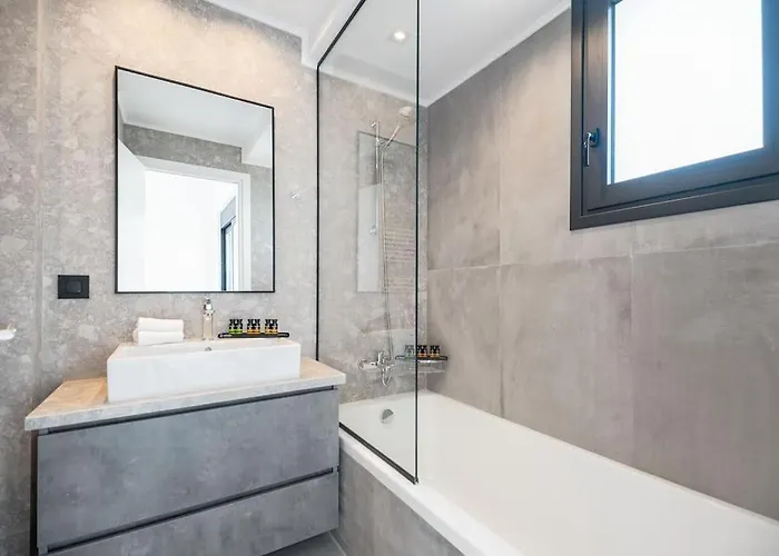 Maison Du Jardin 2-bedroom Private Outdoor Jacuzzi *