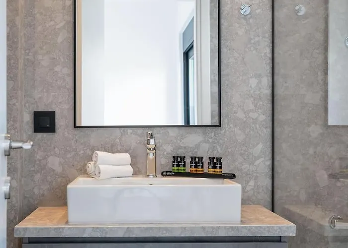 Maison Du Jardin 2-bedroom Private Outdoor Jacuzzi アパート Rhodes City