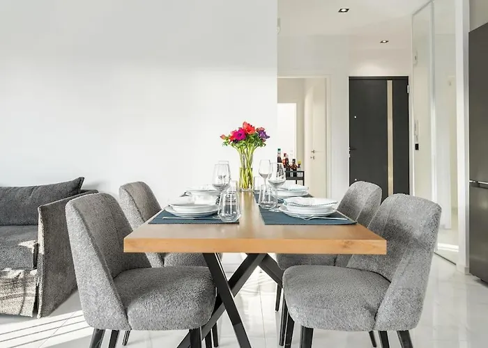 Maison Du Jardin 2-bedroom Private Outdoor Jacuzzi *