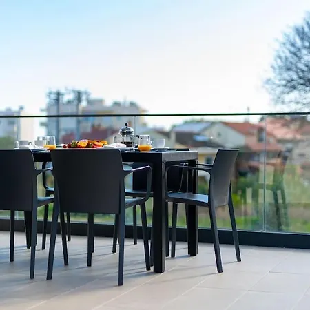 Maison Du Jardin 2-bedroom Private Outdoor Jacuzzi Appartement