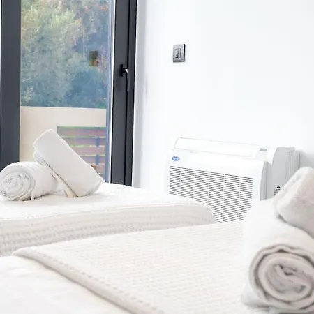 Maison Du Jardin 2-bedroom Private Outdoor Jacuzzi Lejlighed *