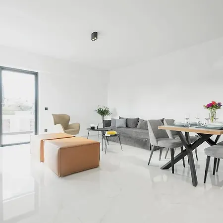 Maison Du Jardin 2-bedroom Private Outdoor Jacuzzi Rhodes City