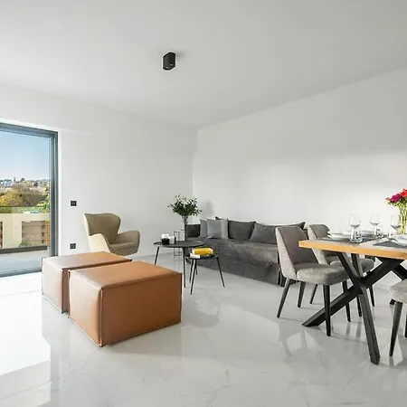 Maison Du Jardin 2-bedroom Private Outdoor Jacuzzi Lejlighed