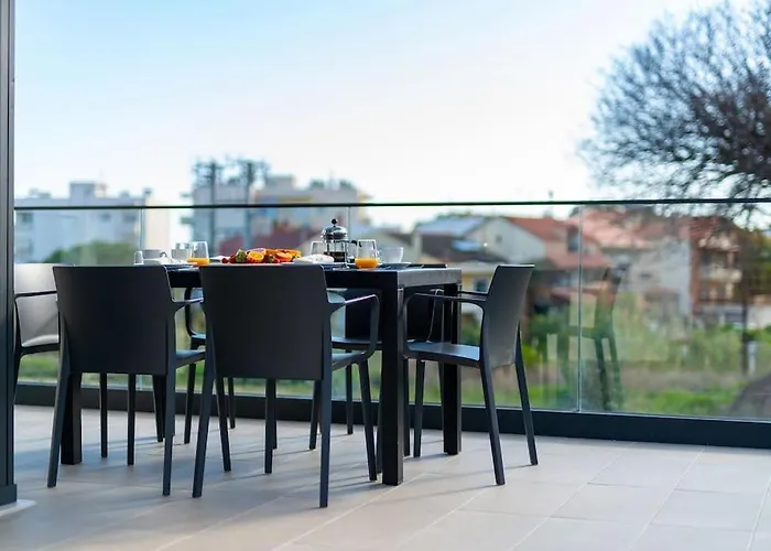 Maison Du Jardin 2-bedroom Private Outdoor Jacuzzi Apartamento