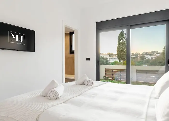 Maison Du Jardin 2-bedroom Private Outdoor Jacuzzi Rhodes City