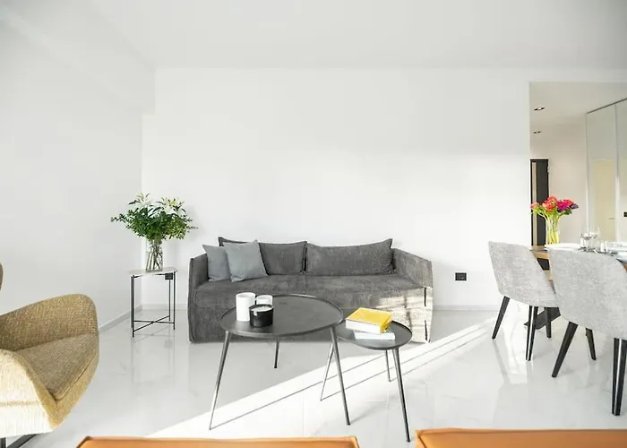 Апартаменты Maison Du Jardin 2-bedroom Private Outdoor Jacuzzi *