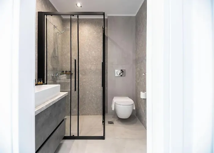 Maison Du Jardin 2-bedroom Private Outdoor Jacuzzi Апартаменты *