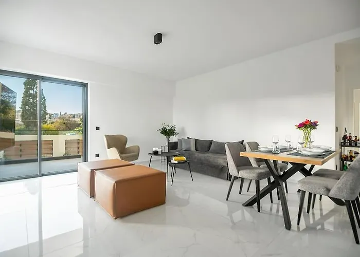 Maison Du Jardin 2-bedroom Private Outdoor Jacuzzi Apartamento