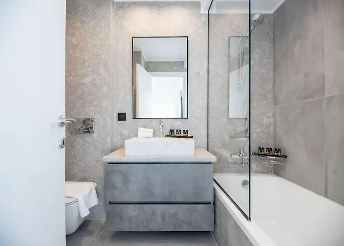 Апартаменты Maison Du Jardin 2-bedroom Private Outdoor Jacuzzi *