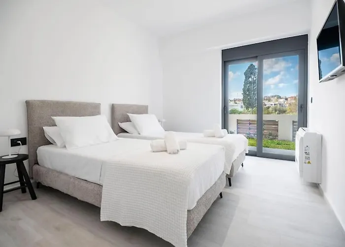 Maison Du Jardin 2-bedroom Private Outdoor Jacuzzi Родос